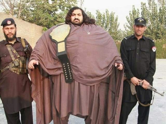 430-килограммовый пакистанец объявил себя самым сильным в мире