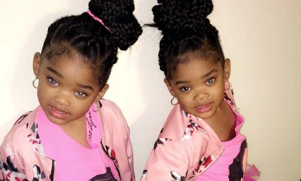 Темнокожие и голубоглазые близняшки стали популярны в Instagram