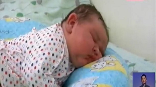 В Казахстане родилась девочка с очень крупным весом